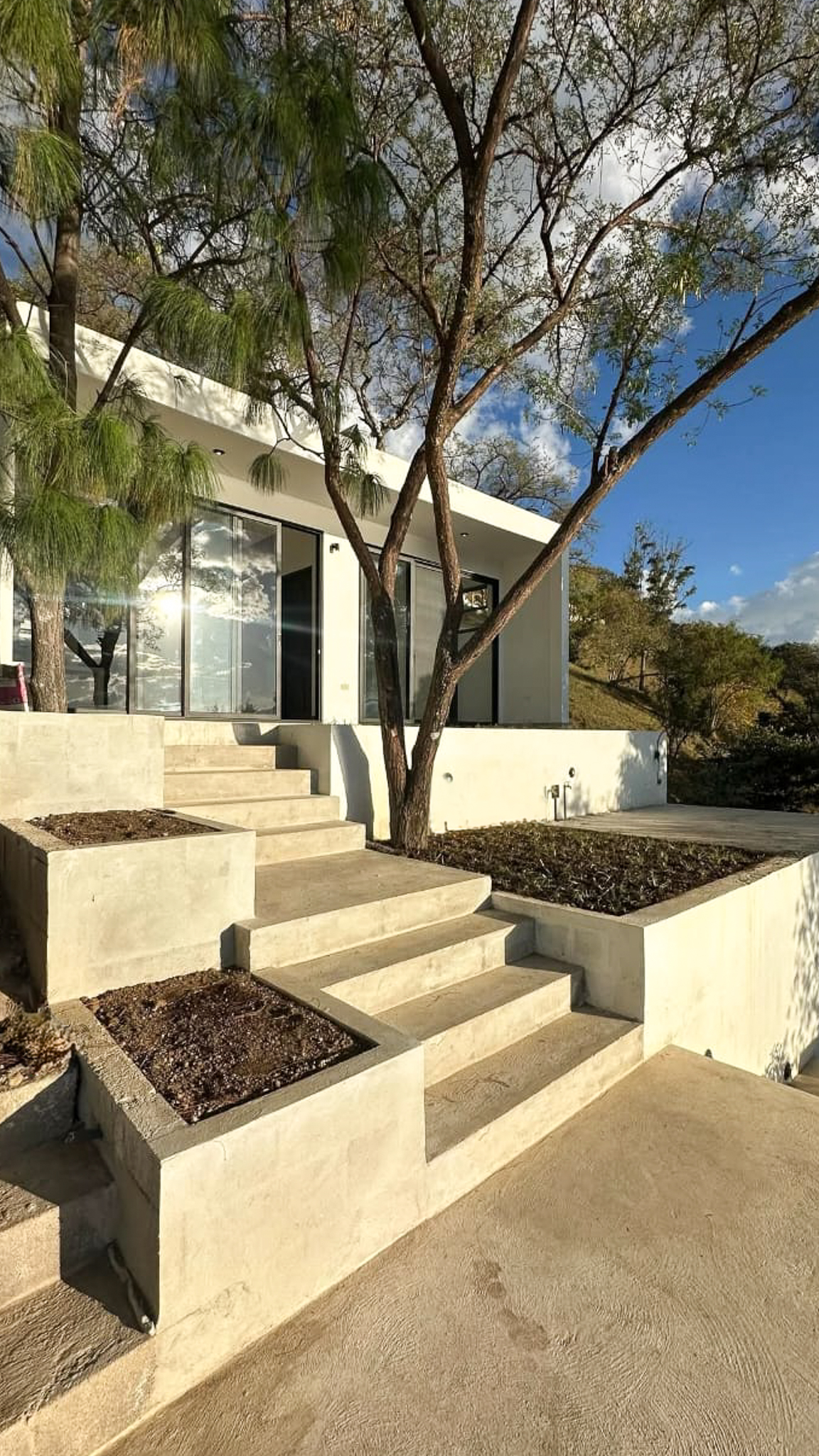 Casa moderna en la orilla del Lago Atitlán